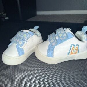 Kids White and Light Blue Bluey & Bingo Accent Velcro Sneakers